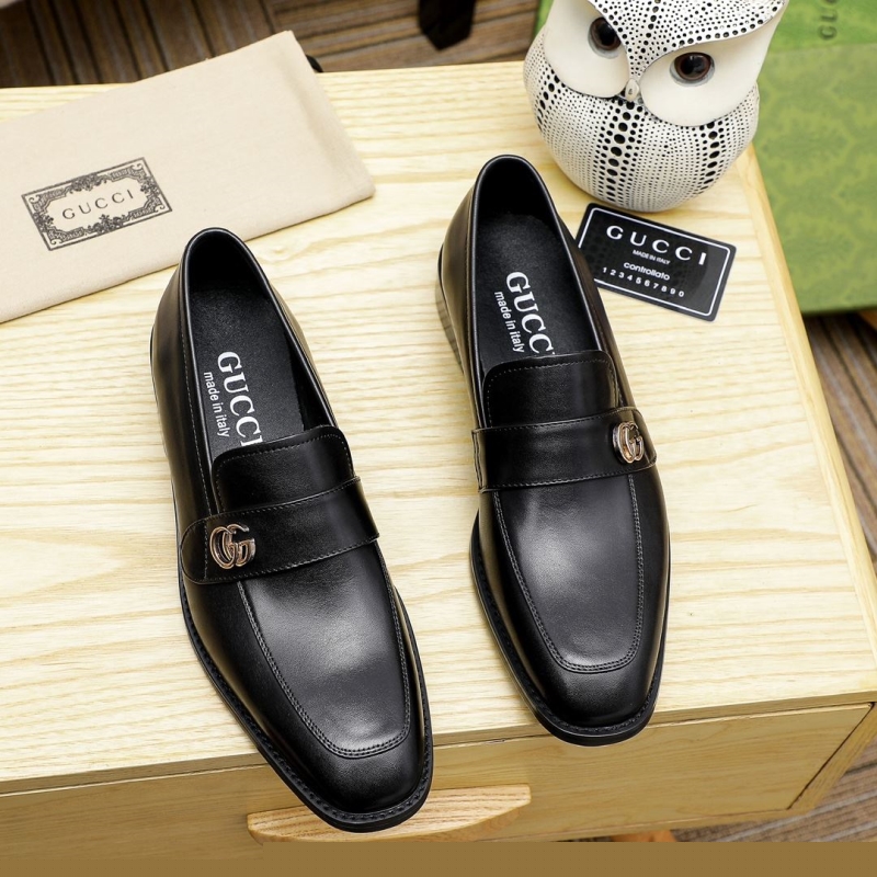 G*u*i leather shoes